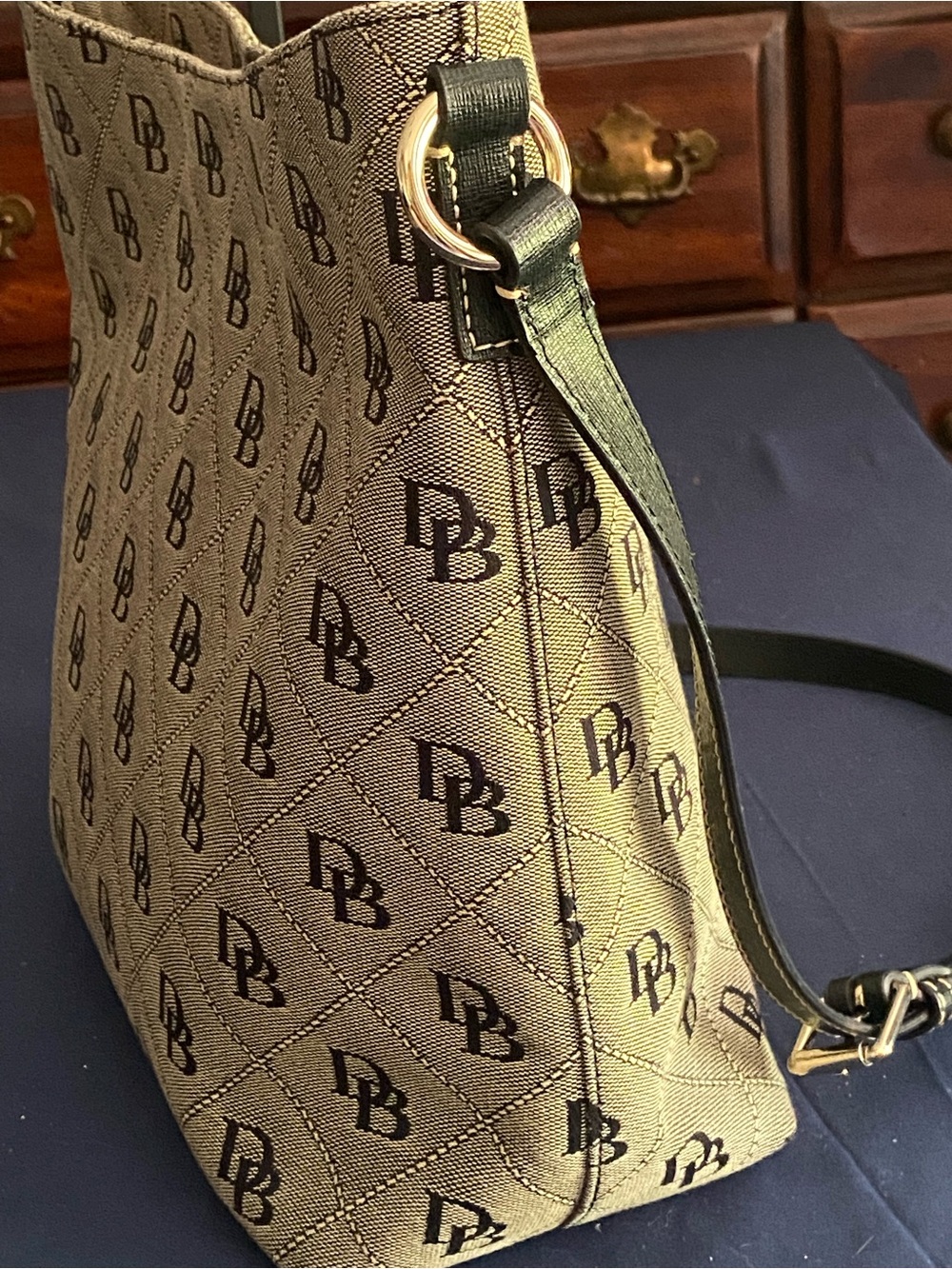 NWOT Dooney & Bourke Signature Monogram Tote Beige/Black Jacquard w/ Red Lining - Picture 7 of 16